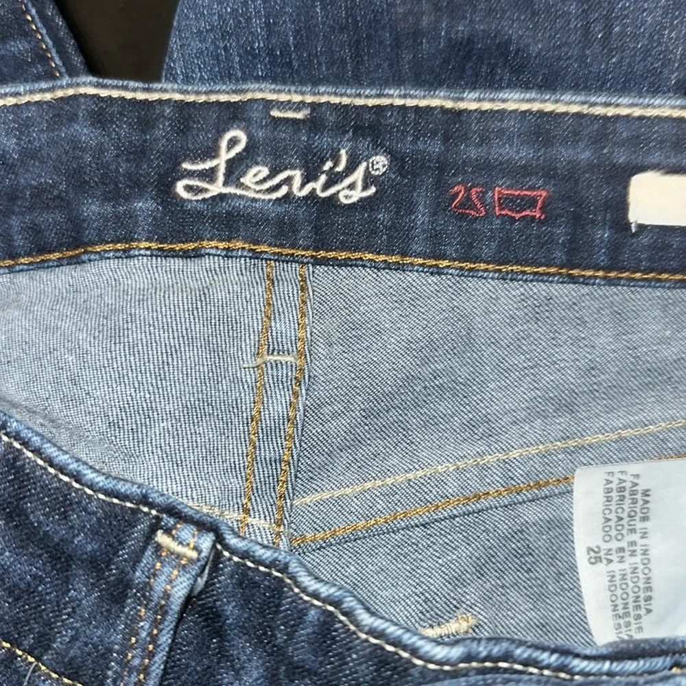 Levi’s High Rise Demi Curve Jeans - Picture 15 of 17